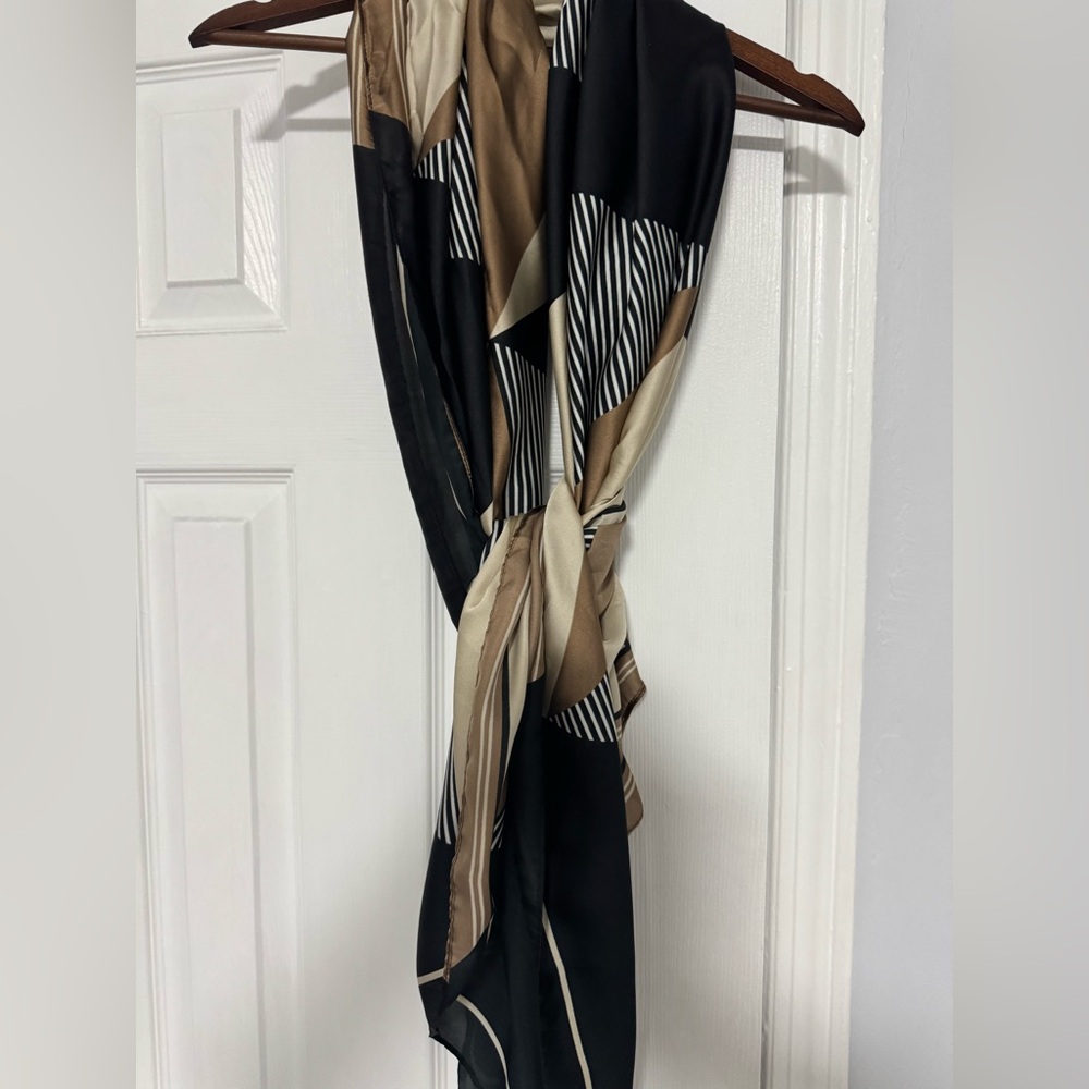 Geometric Black and Tan Scarf